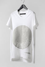 Load image into Gallery viewer, A.F ARTEFACT CREW NECK TEE / ABSTRACT PRINT Ver. (WHITE)