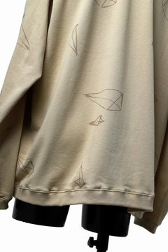 画像をギャラリービューアに読み込む, A.F ARTEFACT PYRA PATTERN PRINT CREW NECK TOPS (BEIGE)