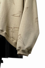 画像をギャラリービューアに読み込む, A.F ARTEFACT PYRA PATTERN PRINT CREW NECK TOPS (BEIGE)