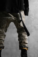 画像をギャラリービューアに読み込む, BORIS BIDJAN SABERI CROPPED TROUSER / WAX GUM DYED & BODY MOLDED "P15.1 BF-FKU10001" (LIGHT GUM)