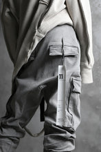 画像をギャラリービューアに読み込む, 11 BY BORIS BIDJAN SABERI CARGO POCKET PANT / STRETCH DENIM "P21B-F-1481" (ICE GREY)
