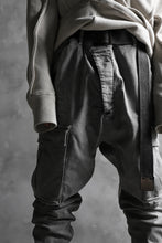 画像をギャラリービューアに読み込む, 11 BY BORIS BIDJAN SABERI CARGO POCKET PANT / STRETCH DENIM "P21B-F-1481" (ICE GREY)