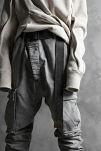画像をギャラリービューアに読み込む, 11 BY BORIS BIDJAN SABERI CARGO POCKET PANT / STRETCH DENIM "P21B-F-1481" (ICE GREY)