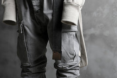 画像をギャラリービューアに読み込む, 11 BY BORIS BIDJAN SABERI CARGO POCKET PANT / STRETCH DENIM "P21B-F-1481" (ICE GREY)