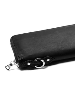 Load image into Gallery viewer, ISAMU KATAYAMA BACKLASH ROUND FASTNER WALLET / ITALY HORSE LEATHER (VACHETTA FINISHED / BLACK)