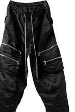 画像をギャラリービューアに読み込む, A.F ARTEFACT -SEPARATION- ZIP CARGO PANTS / LUXURY NYLON (BLACK)