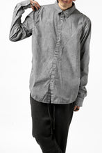 Load image into Gallery viewer, daub PLAIN COLLAR SHIRT / COLD DYED ORGANIC COTTON (GREY)