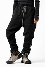画像をギャラリービューアに読み込む, A.F ARTEFACT "FLUFFY" EMBROIDERED TRACK PANTS / BomberFLEECE (BLACK)