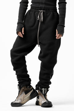 画像をギャラリービューアに読み込む, A.F ARTEFACT "FLUFFY" EMBROIDERED TRACK PANTS / BomberFLEECE (BLACK)