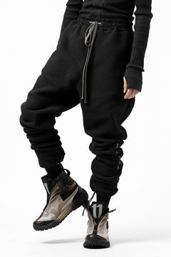 画像をギャラリービューアに読み込む, A.F ARTEFACT "FLUFFY" EMBROIDERED TRACK PANTS / BomberFLEECE (BLACK)