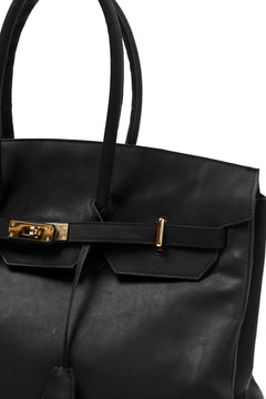 Load image into Gallery viewer, DEFORMATER.® TRAVEL BAG / SMOOTH COWHIDE (BLACK / GOLD PARTS)