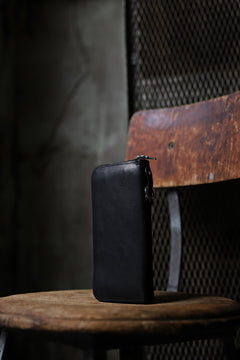 Load image into Gallery viewer, ISAMU KATAYAMA BACKLASH ROUND FASTNER WALLET / ITALY HORSE LEATHER (VACHETTA FINISHED / BLACK)