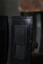 Load image into Gallery viewer, ISAMU KATAYAMA BACKLASH SMART PHONE CASE / PURSE LARGE / ITALY DOUBLE SHOULDER (BLACK)