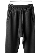 Load image into Gallery viewer, daub SWEAT SLIM JOGGER PANTS / COLD DYED JERSEY (DARK GREY)