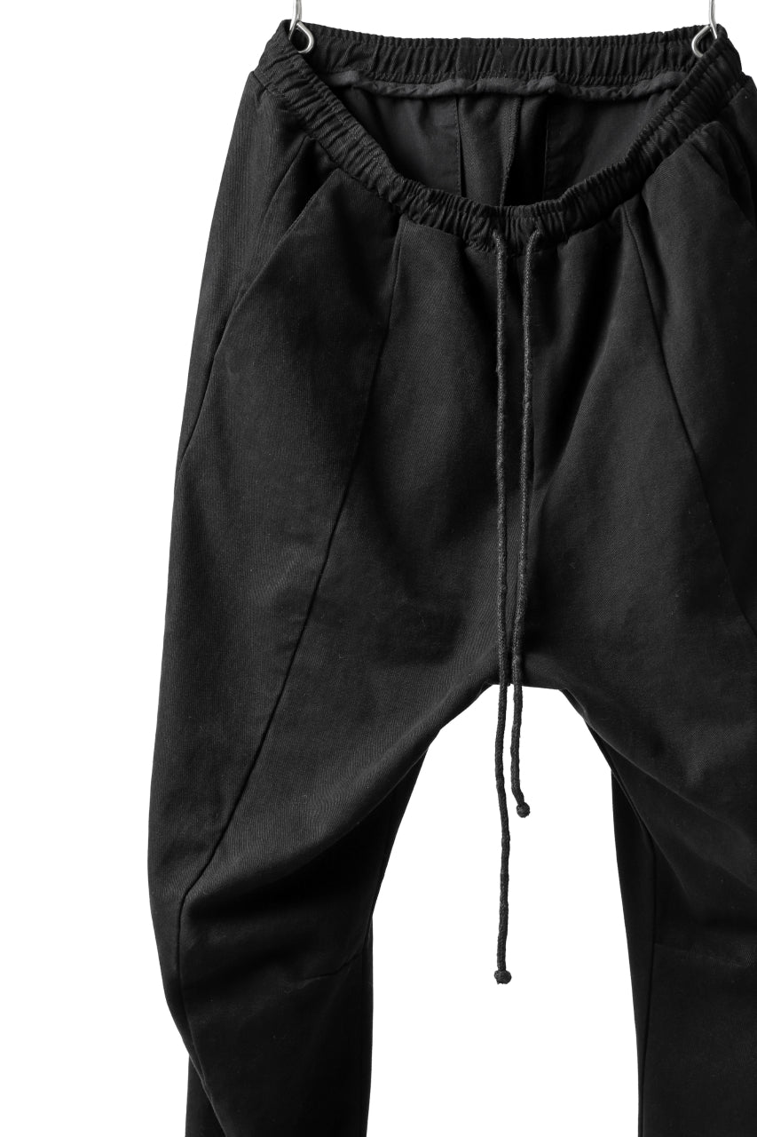 Load image into Gallery viewer, daub CENTRAL SEAM BUTTONS CLOSURE PANTS / SOFT COTTON TWILL (BLACK)