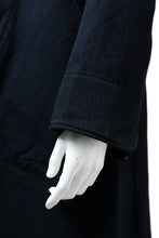 Load image into Gallery viewer, sus-sous medical coat / indigo herringbone (INDIGO CHARCOAL)