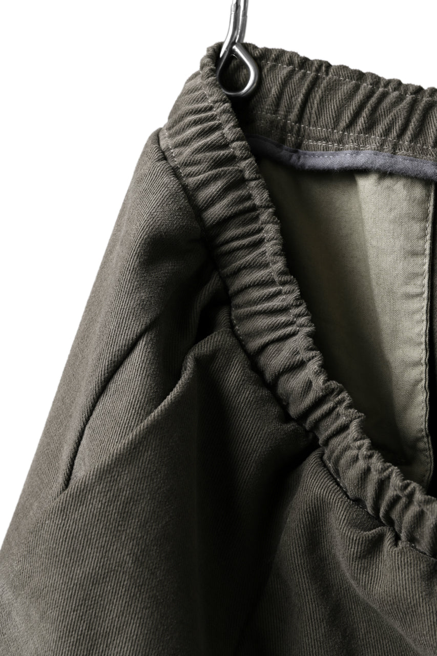Load image into Gallery viewer, daub CENTRAL SEAM BUTTONS CLOSURE PANTS / SOFT COTTON TWILL (KHAKI GREY)