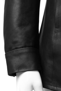 Load image into Gallery viewer, ISAMU KATAYAMA BACKLASH xx GUIDI COMMA 8 LEATHER SHIRT / CALF "Vitello Fiore Volonato" (BLACK) ※