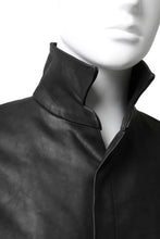 Load image into Gallery viewer, ISAMU KATAYAMA BACKLASH xx GUIDI COMMA 8 LEATHER SHIRT / CALF "Vitello Fiore Volonato" (BLACK) ※