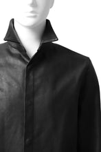 Load image into Gallery viewer, ISAMU KATAYAMA BACKLASH xx GUIDI COMMA 8 LEATHER SHIRT / CALF "Vitello Fiore Volonato" (BLACK) ※