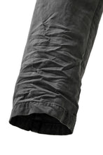 Load image into Gallery viewer, daub ERGONOMIC SEAM SLIM PANTS / STRETCH COTTON (GREY)