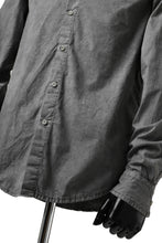 Load image into Gallery viewer, daub PLAIN COLLAR SHIRT / COLD DYED ORGANIC COTTON (GREY)
