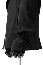 Load image into Gallery viewer, ISAMU KATAYAMA BACKLASH HOODED RIDERS BLOUSON / STRETCH RAYON SILK (BLACK)