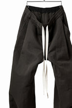 画像をギャラリービューアに読み込む, KLASICA GARNER WIDE STRING PANTS / TRI UNION HIGH DENSITY GABARDINE (MILITARY)