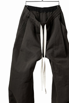 画像をギャラリービューアに読み込む, KLASICA GARNER WIDE STRING PANTS / TRI UNION HIGH DENSITY GABARDINE (MILITARY)