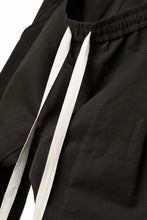 画像をギャラリービューアに読み込む, KLASICA GARNER WIDE STRING PANTS / TRI UNION HIGH DENSITY GABARDINE (MILITARY)
