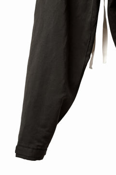 画像をギャラリービューアに読み込む, KLASICA GARNER WIDE STRING PANTS / TRI UNION HIGH DENSITY GABARDINE (MILITARY)