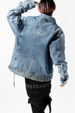 Load image into Gallery viewer, mastermind JAPAN TRUCKER JACKET / 2WAY STRETCH DENIM (INDIGO)