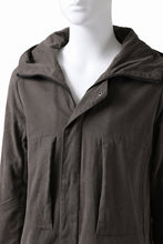 Load image into Gallery viewer, daub PADDED MT-HOOD JACKET / SOFT COTTON TWILL (KHAKI GREY)
