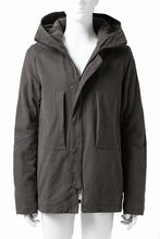 Load image into Gallery viewer, daub PADDED MT-HOOD JACKET / SOFT COTTON TWILL (KHAKI GREY)