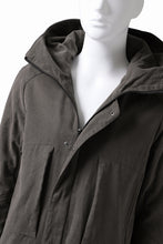 Load image into Gallery viewer, daub PADDED MT-HOOD JACKET / SOFT COTTON TWILL (KHAKI GREY)
