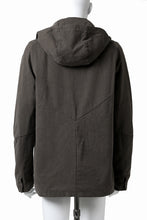 Load image into Gallery viewer, daub PADDED MT-HOOD JACKET / SOFT COTTON TWILL (KHAKI GREY)