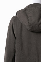 Load image into Gallery viewer, daub PADDED MT-HOOD JACKET / SOFT COTTON TWILL (KHAKI GREY)