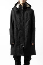 画像をギャラリービューアに読み込む, masnada MILITARY HOODIE LONG PARKA COAT with BOA LINNER /  COTONE STROPICCIATO (BLACK)