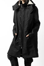 画像をギャラリービューアに読み込む, masnada MILITARY HOODIE LONG PARKA COAT with BOA LINNER /  COTONE STROPICCIATO (BLACK)