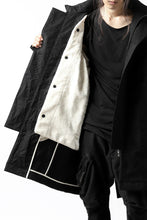 画像をギャラリービューアに読み込む, masnada MILITARY HOODIE LONG PARKA COAT with BOA LINNER /  COTONE STROPICCIATO (BLACK)