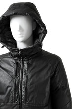 Load image into Gallery viewer, ISAMU KATAYAMA BACKLASH xx NANGA REVERSIBLE AURORA DOWN JACKET / KANGAROO + NYLON x POLISH WHITE GOOSE (BLACK x GREY)