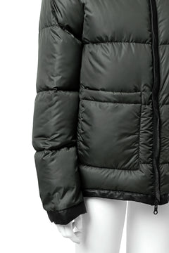 Load image into Gallery viewer, ISAMU KATAYAMA BACKLASH xx NANGA REVERSIBLE AURORA DOWN JACKET / KANGAROO + NYLON x POLISH WHITE GOOSE (BLACK x GREY)