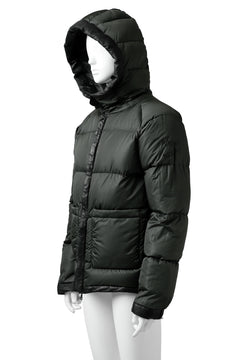 Load image into Gallery viewer, ISAMU KATAYAMA BACKLASH xx NANGA REVERSIBLE AURORA DOWN JACKET / KANGAROO + NYLON x POLISH WHITE GOOSE (BLACK x GREY)