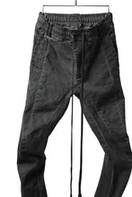 画像をギャラリービューアに読み込む, A.F ARTEFACT "thin-3D" DYEING DENIM ANATOMICAL PANTS (DARK GREY)
