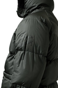 Load image into Gallery viewer, ISAMU KATAYAMA BACKLASH xx NANGA REVERSIBLE AURORA DOWN JACKET / KANGAROO + NYLON x POLISH WHITE GOOSE (BLACK x GREY)
