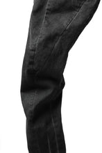 画像をギャラリービューアに読み込む, A.F ARTEFACT "thin-3D" DYEING DENIM ANATOMICAL PANTS (DARK GREY)