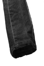 画像をギャラリービューアに読み込む, A.F ARTEFACT "thin-3D" DYEING DENIM ANATOMICAL PANTS (DARK GREY)
