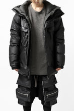Load image into Gallery viewer, ISAMU KATAYAMA BACKLASH xx NANGA REVERSIBLE MOUNTAIN BELAY COAT / KANGAROO + NYLON x POLISH WHITE GOOSE (BLACK x GREY)
