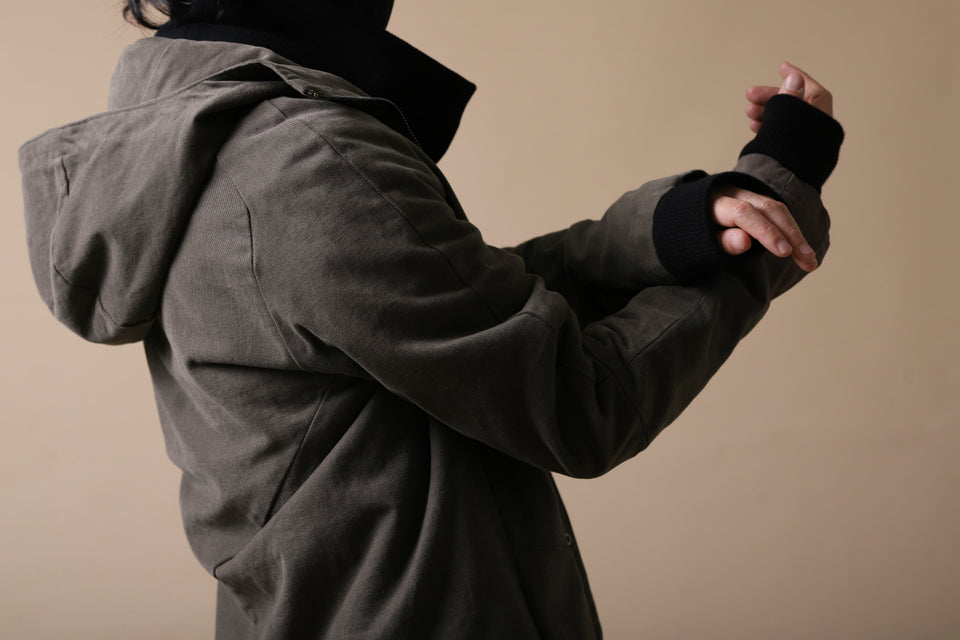 Load image into Gallery viewer, daub PADDED MT-HOOD JACKET / SOFT COTTON TWILL (KHAKI GREY)