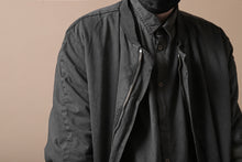 Load image into Gallery viewer, daub DYEING PADDED BOMBER JACKET / ELASTIC-COTTON (DARK GREY)